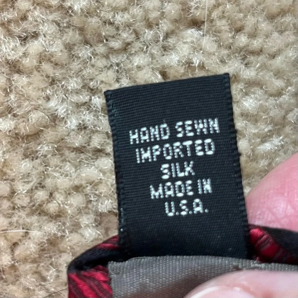 Robert Talbott Peabody Ltd. Dark Red 100% Silk Tie - EUC - Geometric - Hand Sewn - Picture 4 of 7